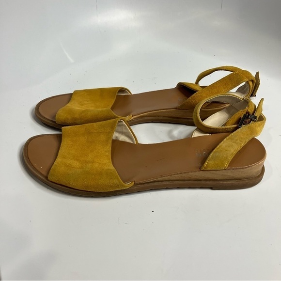 Reaction Kenneth Cole yellow suede Jolly sandals size 6.5 - Picture 2 of 7